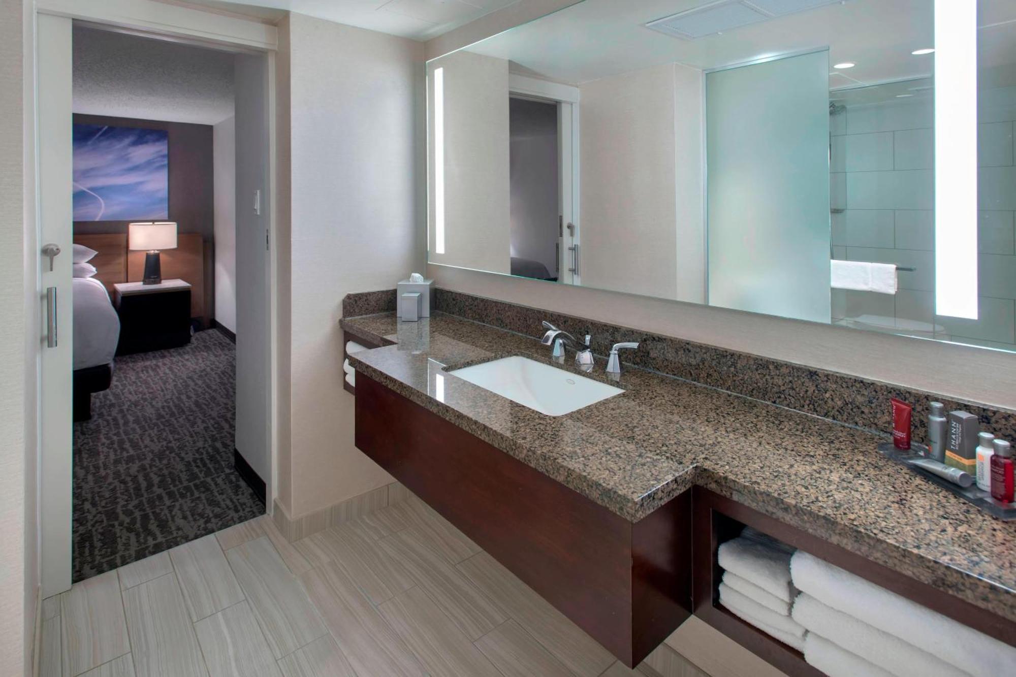 Liberty International Airport Marriott 3* Newark