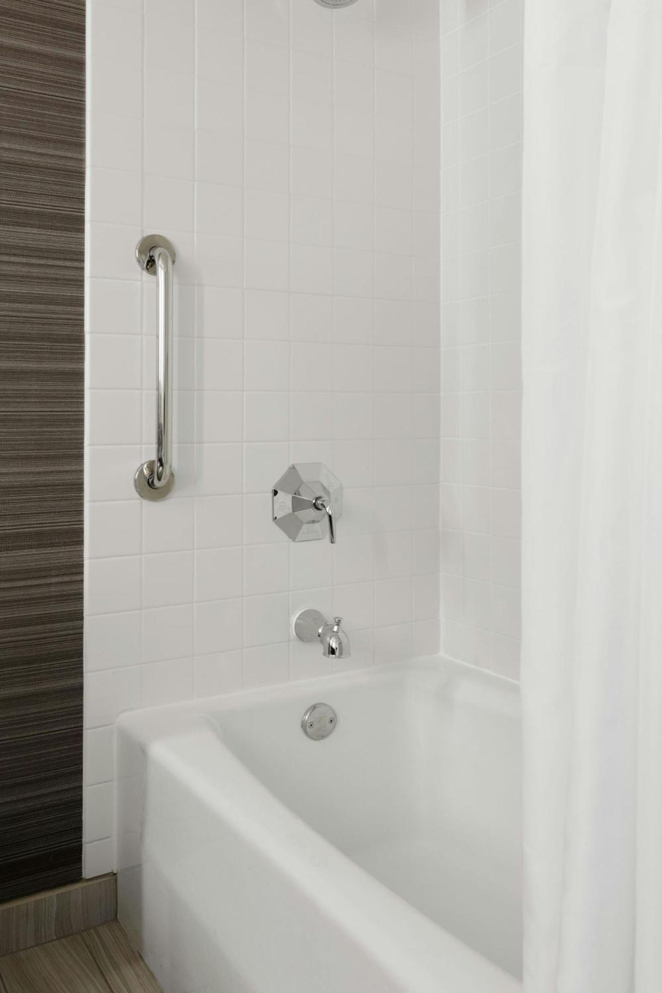 Liberty International Airport Marriott 3* Newark
